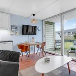 1 Bedroom Beautiful In Holiday home *