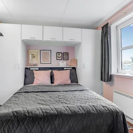 1 Bedroom Beautiful In *