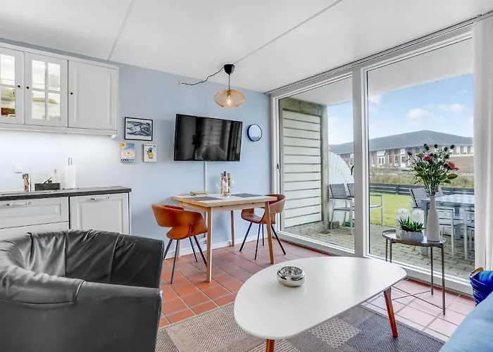 1 Bedroom Beautiful In Ferienhaus *